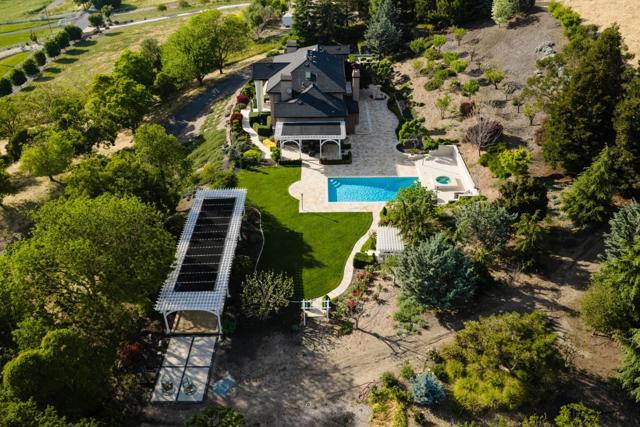 9540 Via Del Oro, Gilroy CA: https://media.crmls.org/mediaz/5efe5946-a741-4435-a99c-fa476c3f1a05.jpg