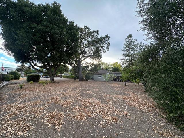 2139 Alameda De Las Pulgas, Redwood City CA: https://media.crmls.org/mediaz/5efe9563-bea9-47c6-b506-a9d37eaf6a02.jpg