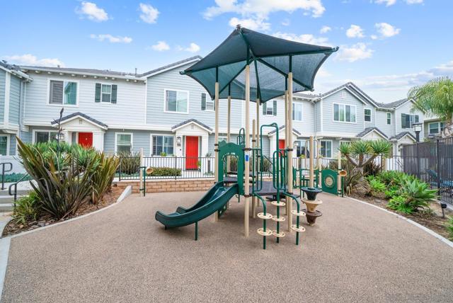 524 Surfbird Lane, Imperial Beach CA: https://media.crmls.org/mediaz/5efeb60c-abcf-4935-a152-bd7f2c388791.jpg