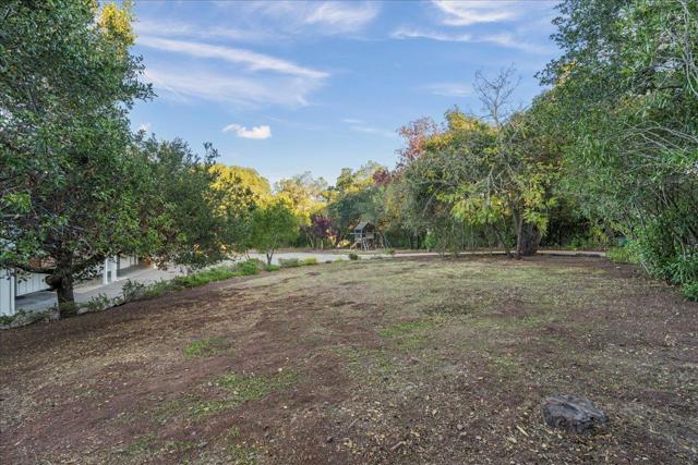 12272 Windsor Court, Los Altos Hills CA: https://media.crmls.org/mediaz/5eff59f2-6c71-4bf9-ad33-dee1d8684ee6.jpg