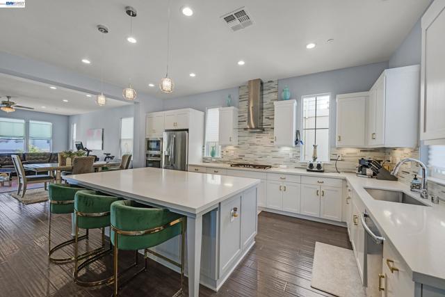 Image 12 of 41 For 7228 Carneros Ln