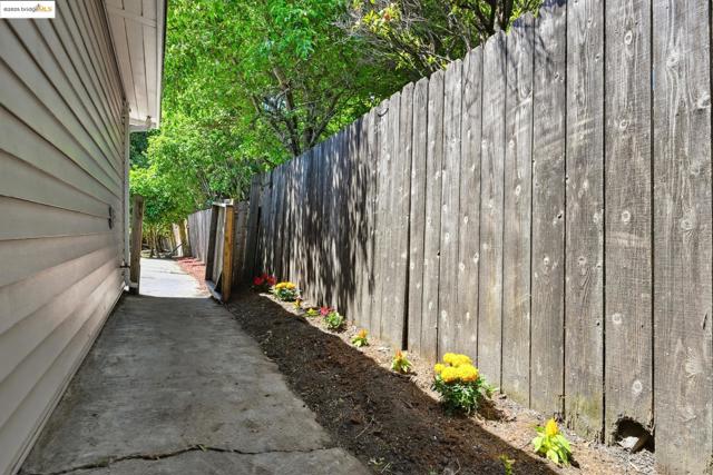 4125 Miflin Ave, El Sobrante CA: https://media.crmls.org/mediaz/5effa485-1b2b-4ffd-8ae1-49abb542c832.jpg