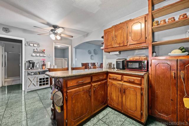 124 E View St, Fallbrook CA: https://media.crmls.org/mediaz/5effdcc1-ff31-44b3-9d23-6e990b618391.jpg