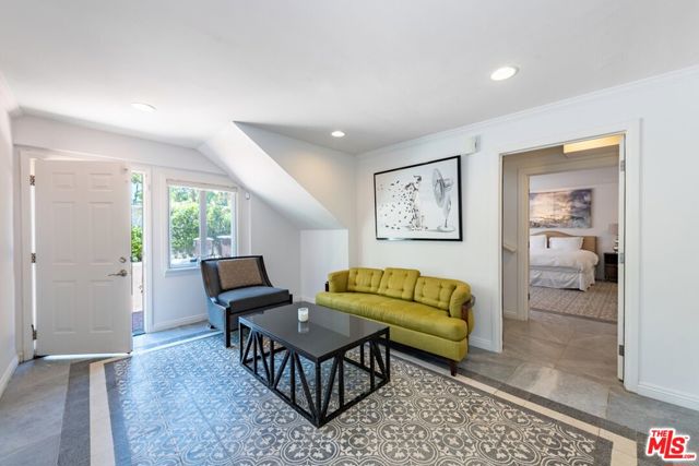 905 Hartford Drive, Beverly Hills CA: https://media.crmls.org/mediaz/5effde56-c6a3-43ce-a971-cb8aa2802f89.jpg