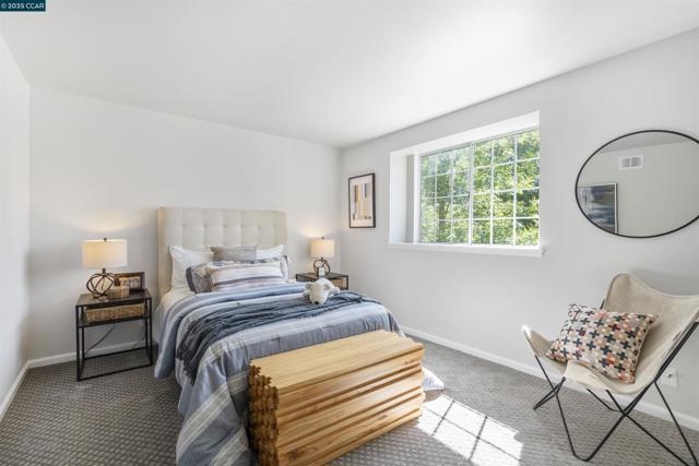 5 Stuart Place, Danville CA: https://media.crmls.org/mediaz/5f0027e0-59c8-40d6-8a5a-bb224203f45a.jpg