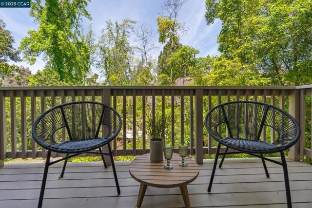 1560 Gilboa Dr, Walnut Creek CA: https://media.crmls.org/mediaz/5f00bb66-1c30-414e-a079-225688f1eb95.jpg