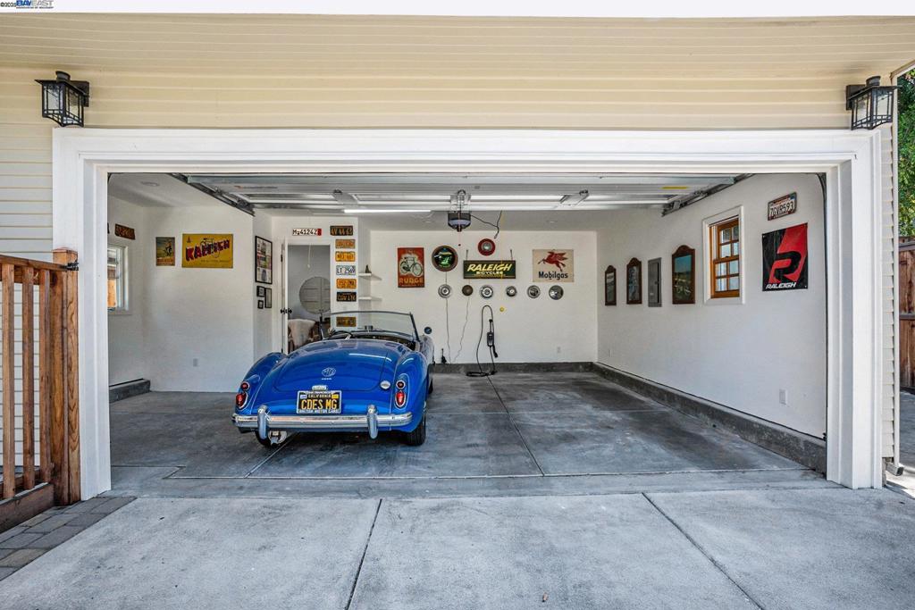 https://media.crmls.org/mediaz/5f00d4a4-61bc-4213-b4c4-6e203d5e816e.jpg?preset=X-Large