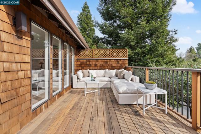 316 Village View Ct, Orinda CA: https://media.crmls.org/mediaz/5f00ecb7-8794-459f-bec3-986e1eac235f.jpg