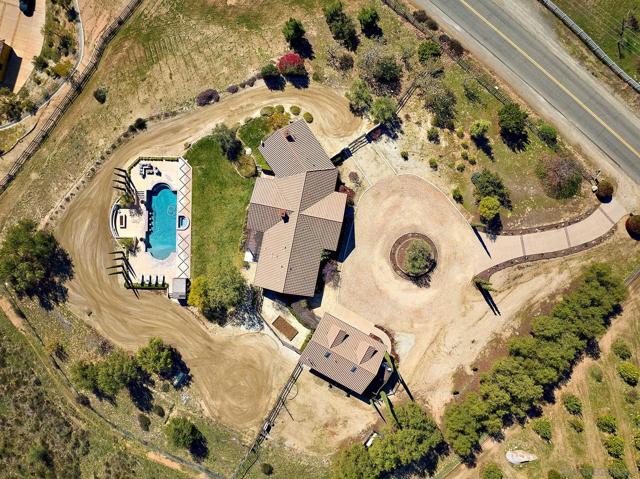 38408 Mesa Rd, Temecula CA: https://media.crmls.org/mediaz/5f00f26e-1a49-4098-bb37-dc30ecfbbb43.jpg
