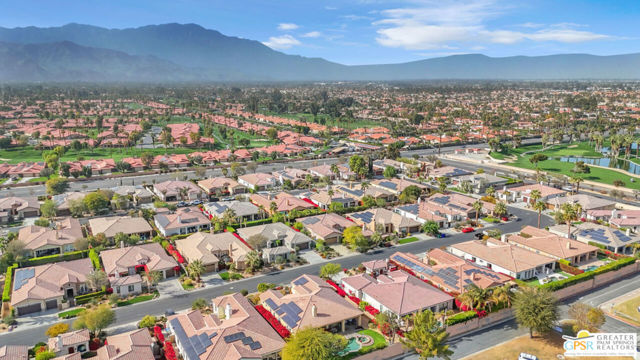 41728 Via Treviso, Palm Desert CA: https://media.crmls.org/mediaz/5f0102d3-30d8-4195-a3da-97ad3280477d.jpg