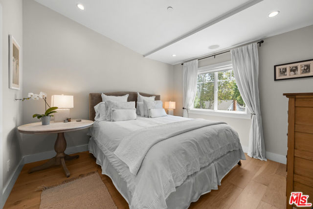 4943 Stern Avenue, Sherman Oaks CA: https://media.crmls.org/mediaz/5f01425d-17cf-4cac-b736-213792ba7f4d.jpg