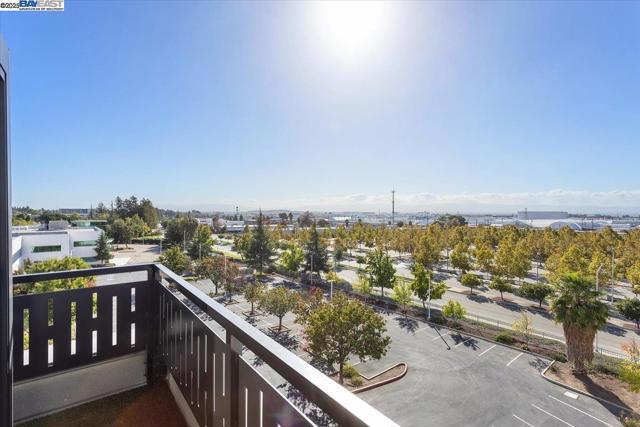 2250 Kilowatt Way, Fremont CA: https://media.crmls.org/mediaz/5f014b93-d85f-4a17-a8c4-26ef7f64888a.jpg