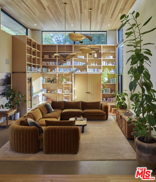 1418 Bonnell Drive, Topanga CA: https://media.crmls.org/mediaz/5f0159b5-ceca-44f8-a988-18b9be2b4f50.jpg