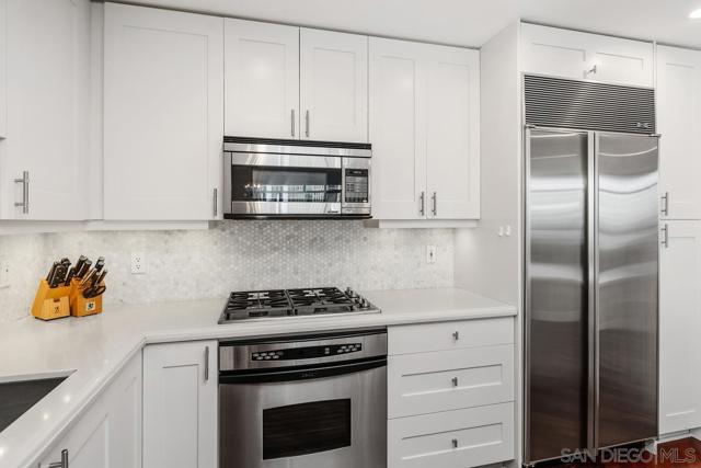 700 W Harbor Dr, San Diego CA: https://media.crmls.org/mediaz/5f01dcd5-2758-420a-8f66-584c02ce3a9d.jpg