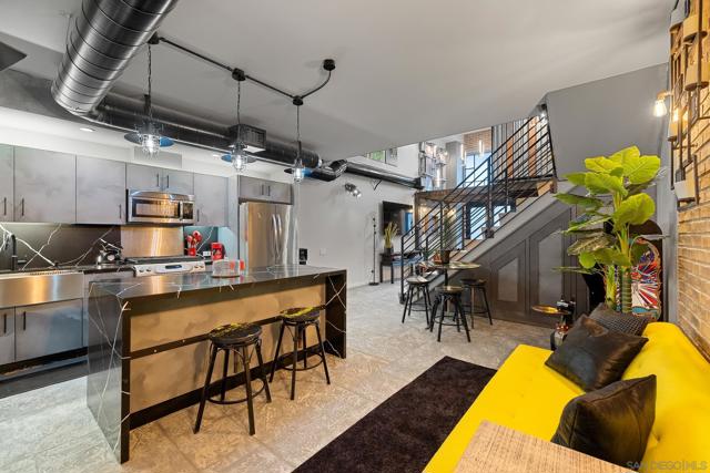 350 11Th Ave, San Diego CA: https://media.crmls.org/mediaz/5f027564-3614-4d2d-879a-a39da4f0a06b.jpg