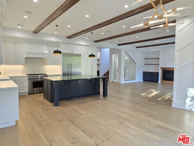 18026 Valley Vista Boulevard, Encino CA: https://media.crmls.org/mediaz/5f031e61-2b21-4c29-a769-52622985ac35.jpg