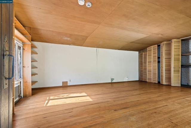 2339 Tice Valley Blvd, Walnut Creek CA: https://media.crmls.org/mediaz/5f0372ef-f6aa-4898-819d-3f99623ea083.jpg