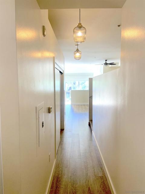 889 Date St, San Diego CA: https://media.crmls.org/mediaz/5f040adc-6197-4164-909f-f0bbaaf112f5.jpg