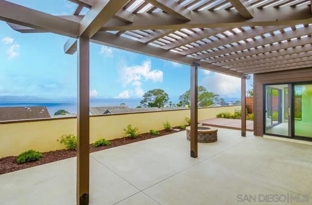 14066 Crest Way, Del Mar CA: https://media.crmls.org/mediaz/5f0431c0-1492-4fcd-b4ab-8b64c28a9752.jpg