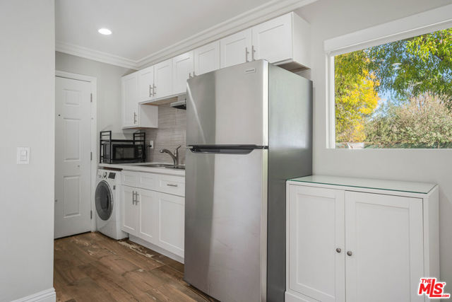 19753 Jeffrey Place, Woodland Hills CA: https://media.crmls.org/mediaz/5f04976b-6742-44c9-84a2-8d3f18a212b3.jpg