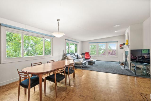 3920 Lakemead Way, Redwood City CA: https://media.crmls.org/mediaz/5f05237b-191d-4d25-a666-b359dcef45cc.jpg