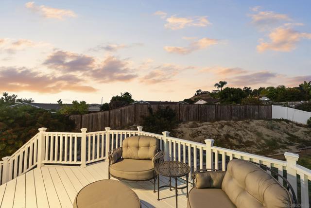 1328 Woodhaven Dr, Oceanside CA: https://media.crmls.org/mediaz/5f05a57e-d5ea-4970-924d-94e79cc6af6d.jpg