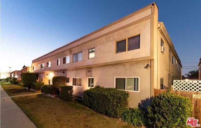 1623 Lomita Boulevard, Harbor City CA: https://media.crmls.org/mediaz/5f05c000-0e1f-48bd-a4b3-20f4ede5e5e6.jpg