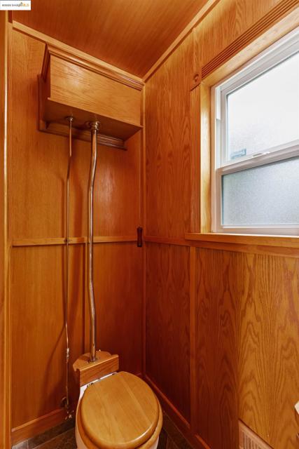BRASS CHAIN PULL TOILET