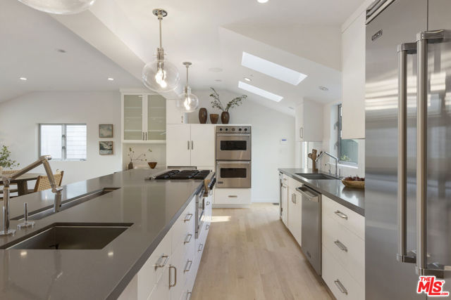 Drew Fenton | 257 Entrada Drive Santa Monica CA | MLS: 7501252 Drew Fenton | 257 Entrada Drive Santa Monica CA | MLS: 7501252