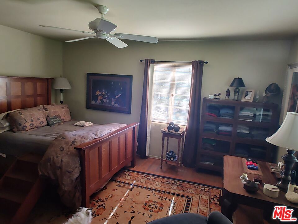 https://media.crmls.org/mediaz/5f06d8d3-54ba-44c1-bb6c-fb80e096ba57.jpg?preset=X-Large
