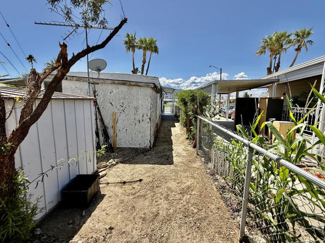 32220 San Miguelito Drive, Thousand Palms CA: https://media.crmls.org/mediaz/5f06e3f1-034e-494a-b8cd-664f73fb67ae.jpg