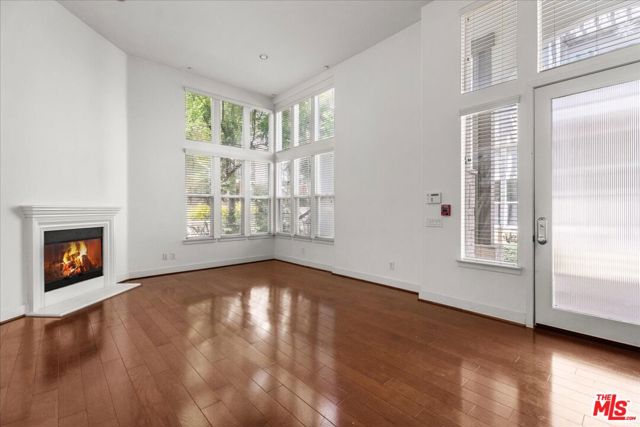 6010 Celedon, Playa Vista CA: https://media.crmls.org/mediaz/5f07170b-540b-450a-9cfe-7792808b820f.jpg