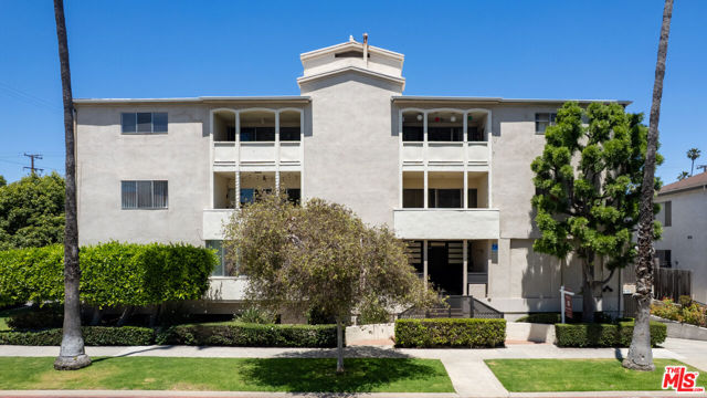 1101 Lincoln Boulevard, Santa Monica CA: https://media.crmls.org/mediaz/5f07452b-8a72-4c32-acce-fc574a3e36f3.jpg