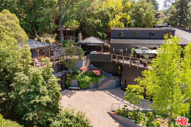 3000 Cornwall Drive, Glendale CA: https://media.crmls.org/mediaz/5f0757e4-804a-447f-b88e-a93cbc6c4db0.jpg