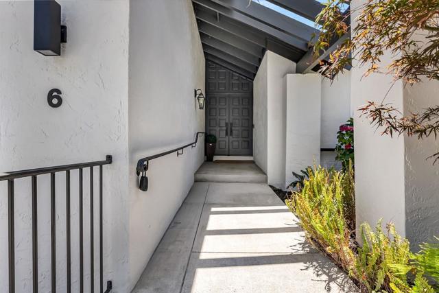 6 Whitecliff Court, San Mateo CA: https://media.crmls.org/mediaz/5f081bf2-68a2-4c45-84aa-70b017fa4763.jpg