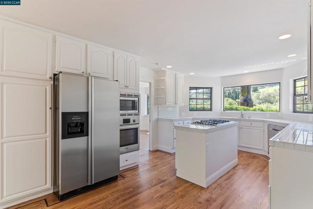 225 Rheem Blvd, Moraga CA: https://media.crmls.org/mediaz/5f08dc63-1c31-4693-bad0-54001db4505b.jpg