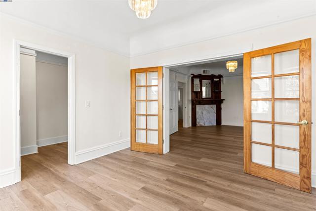 1206 E 23rd St, Oakland CA: https://media.crmls.org/mediaz/5f094837-5c2f-4ac4-afca-a4a561965bab.jpg