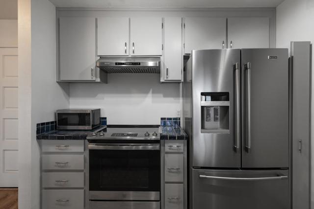 2101 Shore Line Drive, Alameda CA: https://media.crmls.org/mediaz/5f09a6ca-2c61-4d56-8a17-4ca56c9bf1f5.jpg