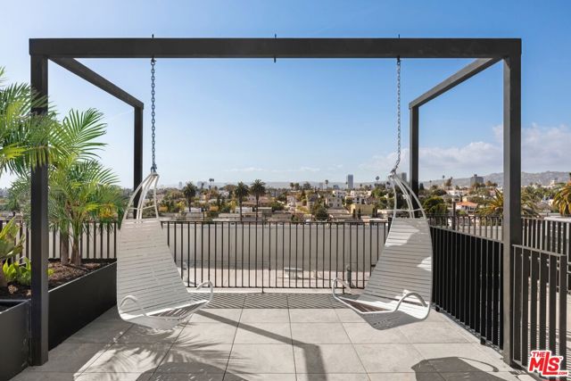 4506 Dockweiler Street, Los Angeles CA: https://media.crmls.org/mediaz/5f09bb85-80c3-4b95-85d8-d79e94fd8309.jpg