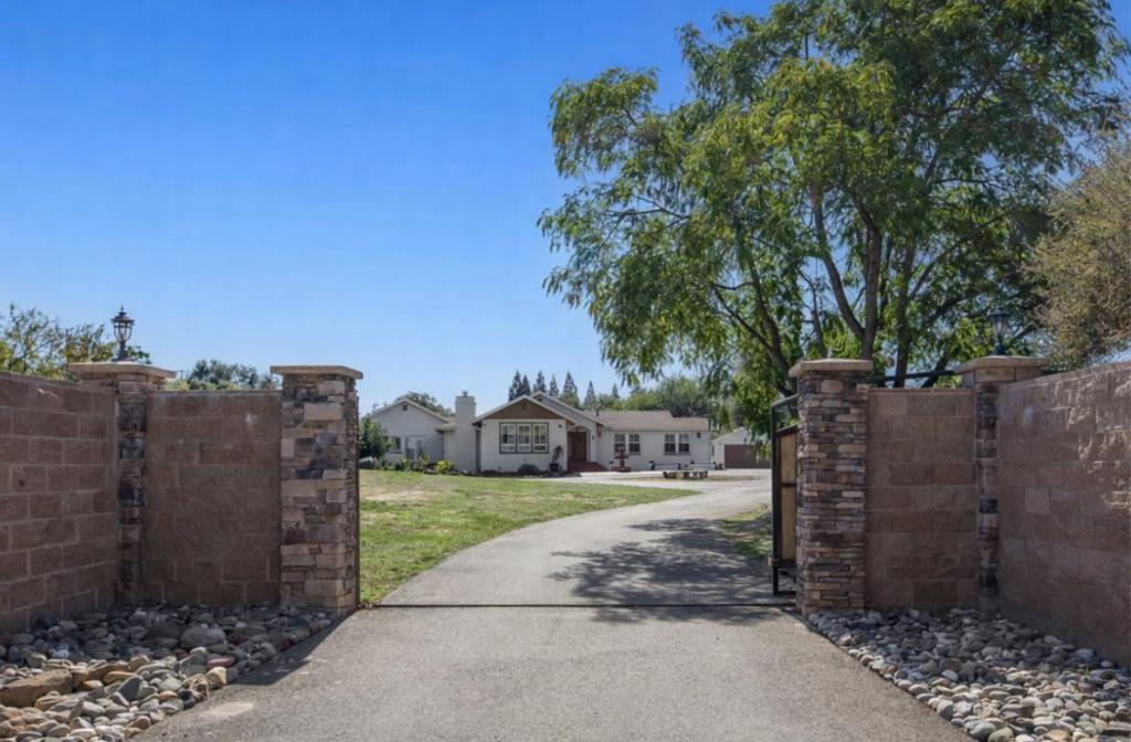 5852 Olive Ranch Road