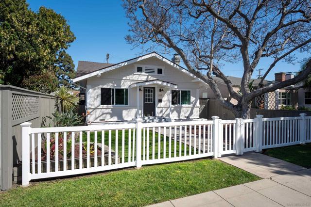 311 B Ave, Coronado CA: https://media.crmls.org/mediaz/5f0a35c0-35cd-486f-aa3c-de36274c74f0.jpg