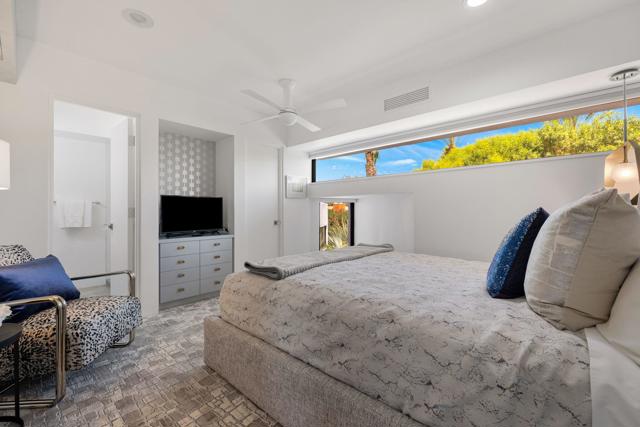 21 Clancy Lane Estates, Rancho Mirage CA: https://media.crmls.org/mediaz/5f0a47c7-4027-446e-a6a9-671a87ecb991.jpg