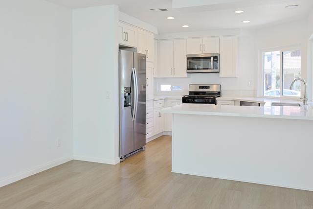 Detail Gallery Image 14 of 41 For 249 Blackbird Way, Oceanside,  CA 92057 - 3 Beds | 3 Baths