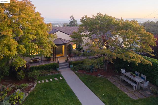 1971 Hoover Ave, Oakland CA: https://media.crmls.org/mediaz/5f0a98d6-f4cc-4583-968d-cb2f05342919.jpg