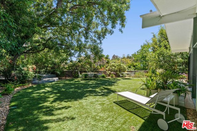 810 Bramble Way, Los Angeles CA: https://media.crmls.org/mediaz/5f0ae737-deed-4762-b148-3a895cfa1caf.jpg