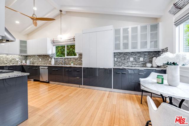 14539 Valley Vista Boulevard, Sherman Oaks CA: https://media.crmls.org/mediaz/5f0b01ac-9194-4a4f-8974-b1092d9eb0ca.jpg