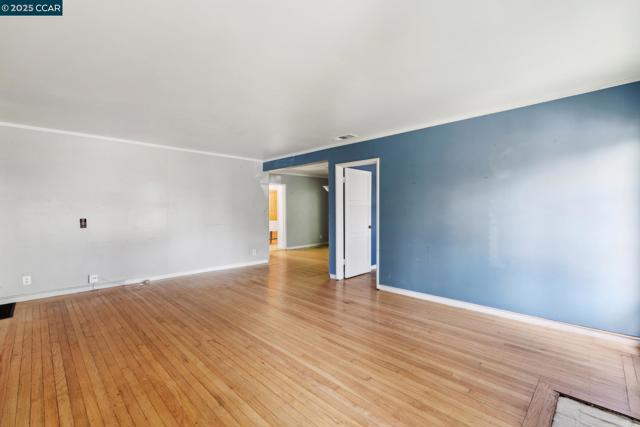 1580 3rd Ave, Walnut Creek CA: https://media.crmls.org/mediaz/5f0bd386-a156-4d95-9d49-70e97088a173.jpg