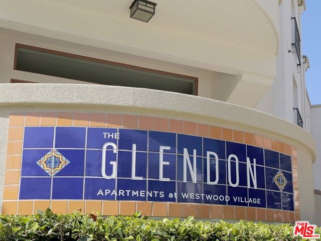 1040 Glendon Avenue, Los Angeles CA: https://media.crmls.org/mediaz/5f0c3ab3-f713-481e-b98d-176ef79c42b3.jpg