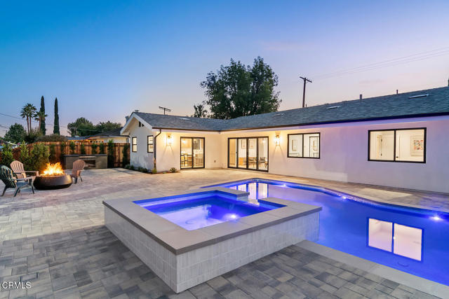 Detail Gallery Image 2 of 50 For 7932 Woodlake Ave, West Hills,  CA 91304 - 4 Beds | 3 Baths