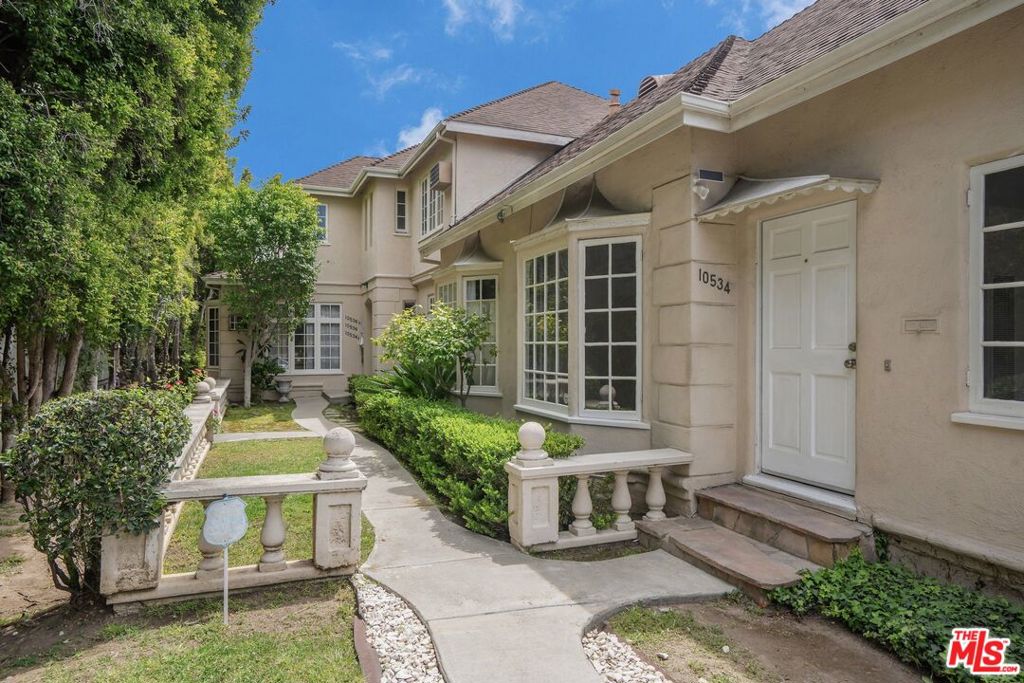 10534 Eastborne Avenue